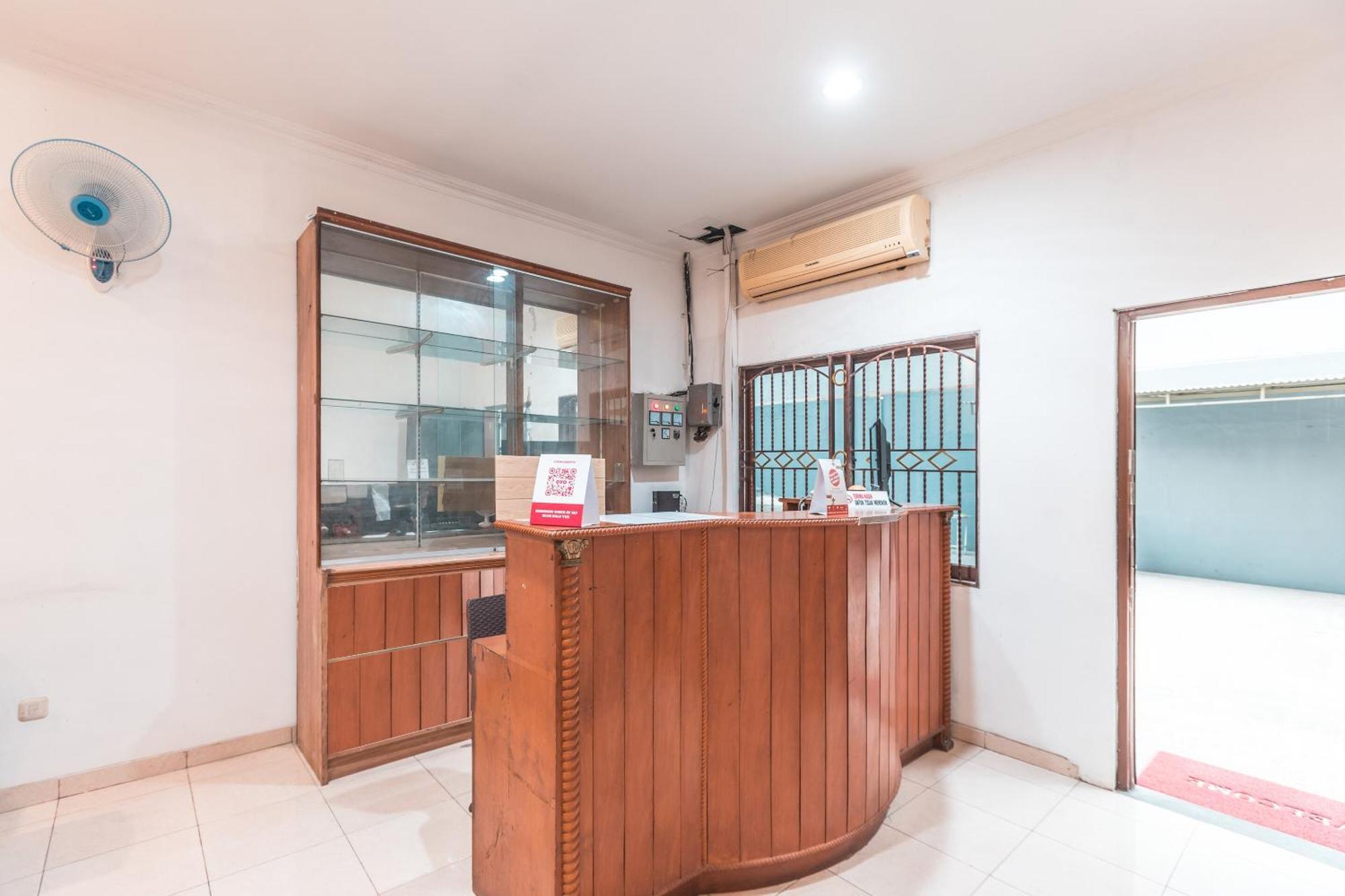 Super Oyo 2034 Eden Guest House Depok Exterior foto